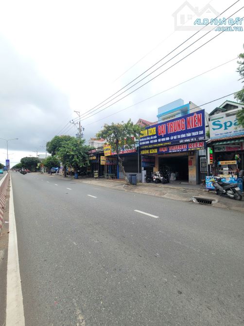 Bán nhà cấp 4 (6x32m), mặt tiền ĐT.743B p. Bình Hòa kế Vincom 550, thu 20tr/th - 3