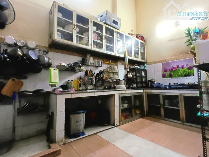 Nhà bán: đường An Dương Vương. Q5. DTSD 67m2 . 4 tầng. Giá 18,5 tỷ - 3