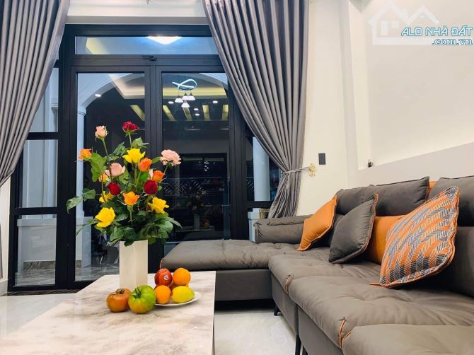 Bán biệt thự đường Tôn Thất Tùng  cạnh trường đại học Yersin giá 14 tỷ diện tích 214m - 4