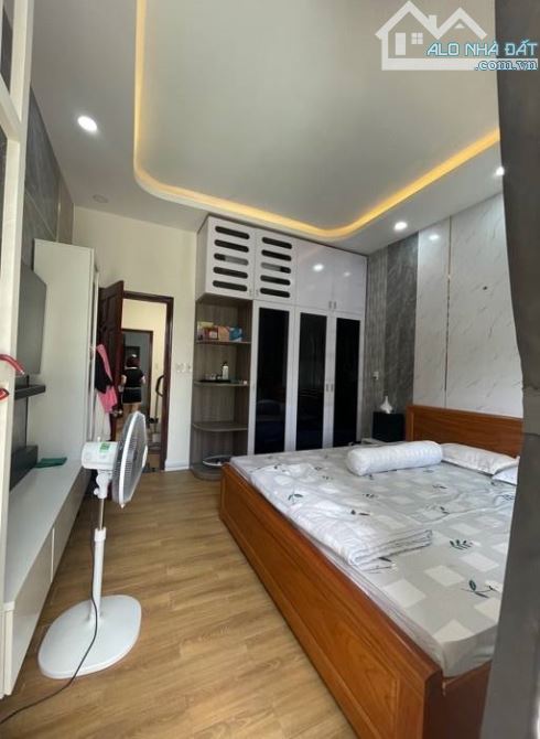 NGAY CẦU PHÚ XUÂN - HẺM 6M XE HƠI TRÁNH - NHÀ 3 TẦNG , Giá chỉ 5.7 Tỷ - 4