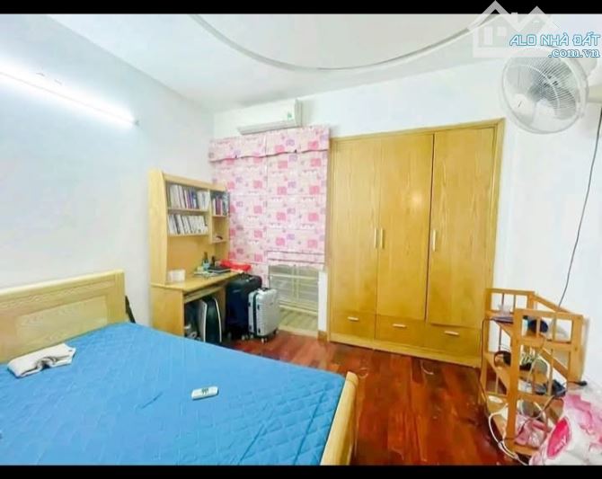 Cần bán nhà mặt ngõ Nguyên Hồng ô tô chánh đỗ kinh doanh sầm uất. - 4