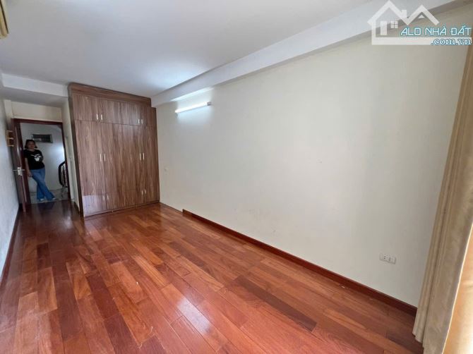 Bán nhà Nguyễn Trãi, Thanh Xuân. Diện tích 32m2, 5 tầng. Ô tô đỗ cửa. Giá 7,98 tỷ - 4