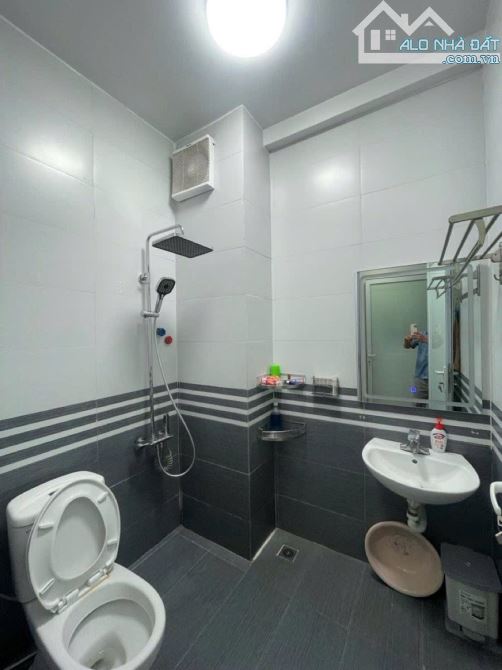 Ô tô ngủ trong nhà - gần chợ Ngọc Thụy - 5 tầng - 7,5 tỷ - 4