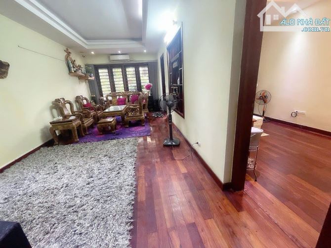 Bán căn LKBT Phùng Khoang 147m2*MT 7m. Phân lô Ôtô tránh vỉa hè. Sân vườn rộng. Giá 29 tỷ - 4