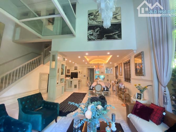 CHO THUÊ BIỆT THỰ SANG TRỌNG - GÓC 2MT NGUYỄN VĂN TRỖI - 20M X 9M - 4 TẦNG SÂN VƯỜN - 4