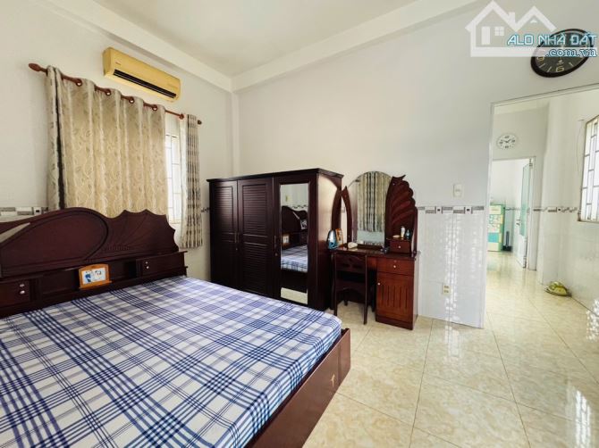 QUẬN 7 - HẺM NHỰA 6M - Ô TÔ 7 CHỖ NGỦ TRONG NHÀ - 2 TẦNG BÊ TÔNG CỐT THÉP -  4M x 15M - 4