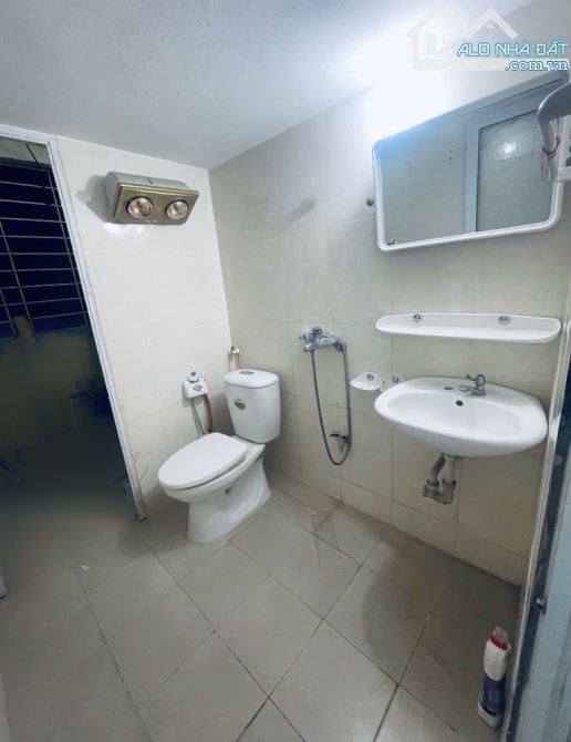 HOÀNG QUỐC VIỆT - PHẠM VĂN ĐỒNG - LÔ GÓC - CÁCH OTO 80m *Dt 40m2* 7 TỶ - 4