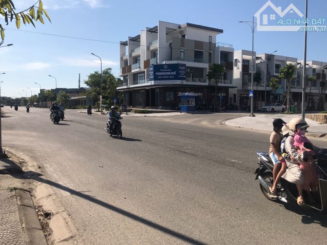bán căn 4 tầng rẻ đẹp nhất. MẶT TIỀN hoàng quốc việt. TP HUẾ - 4