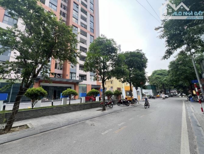 Bán đất phân lô vỉa hè, ô tô dừng đỗ, Lô góc 2 mặt tiền Phố Trạm, 100m2, giá hơn 30 tỷ. - 4