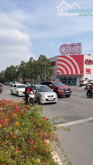 Nhà 3 tầng xây ở đẹp, ngang 6m, đường 6m, Đông Hoà, giáp Thủ Đức, chỉ 6,15 tỷ - 4