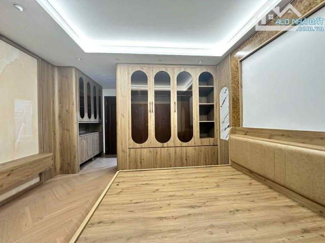 Chính chủ bán nhà mới xây 8tầng, 39m, ô tô ngủ trong nhà, Royal Nguyễn Trãi, Thanh Xuân - 4