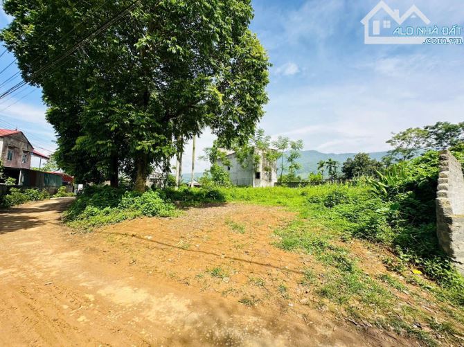 DUY NHẤT 1 LÔ CÓ DT 100m2 GIÁ CHỈ 9xxTR VỊ TRÍ ĐỐI DIỆN UBND VÀ TRƯỜNG HỌC - 4