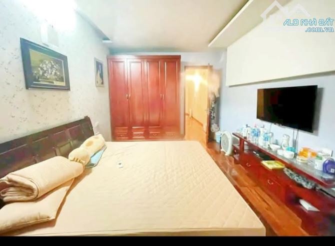 Cần bán nhà mặt ngõ Nguyên Hồng ô tô chánh đỗ kinh doanh sầm uất. - 5