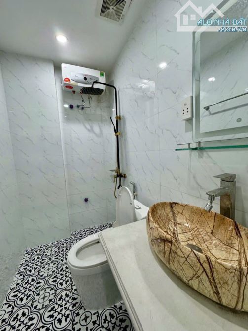Ô tô đỗ cửa-trong đê Ngọc Thụy- 5 tầng đẹp - 6,5 tỷ - 5