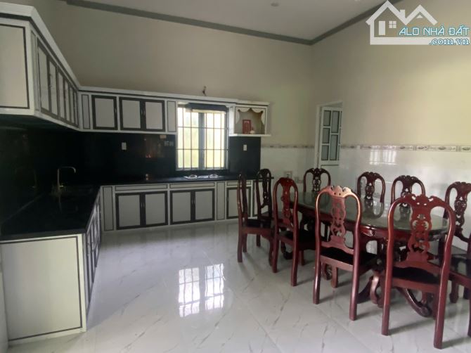 bán khu nghĩ dưỡng 14,000m2(1,4ha) đầy đủ tiện nghi chỉ với giá 5 tỷ - 5