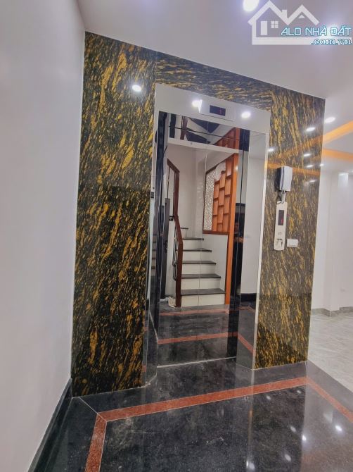 SIÊU PHẨM PHẠM VĂN ĐỒNG - 6 TẦNG THANG MÁY MỚI TINH - NGÕ 1 NHÀ RA Ô TÔ TRÁNH - 5