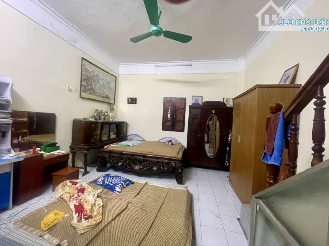 CÁCH 1 NHÀ RA PHỐ TÔ HIẾN THÀNH - 42m2 - 3 tầng - 5