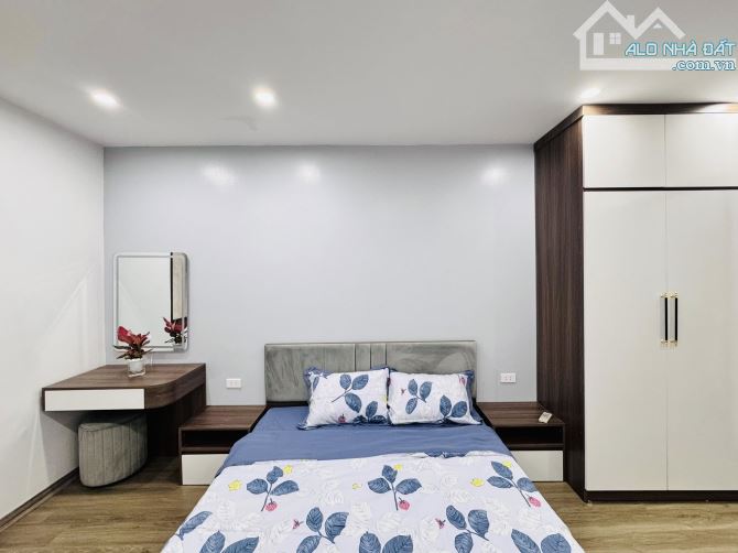 Xỉu Up Xỉu Down! Nhà đẹp Nguyễn Chí Thanh 24m2, NT long lanh, ngõ Sh quay đầu, sát ô tô - 6