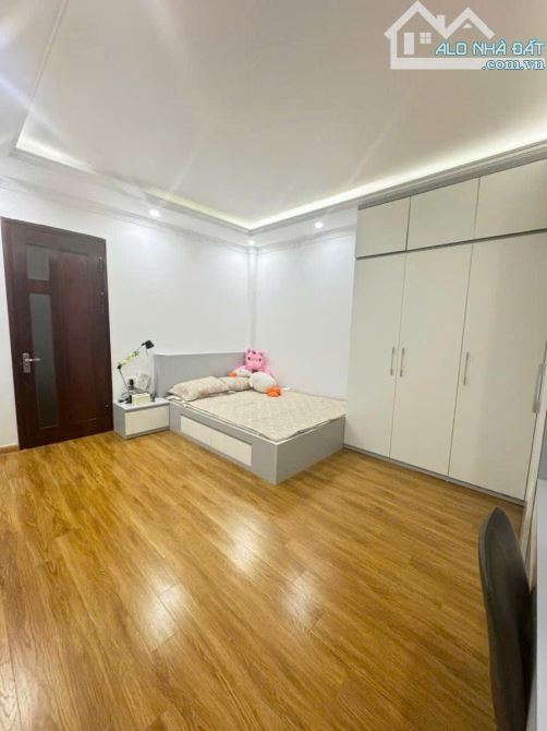 Ô tô đỗ cửa-trong đê Ngọc Thụy- 5 tầng đẹp - 6,5 tỷ - 6