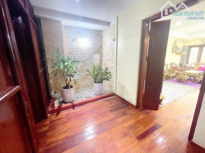 Bán căn LKBT Phùng Khoang 147m2*MT 7m. Phân lô Ôtô tránh vỉa hè. Sân vườn rộng. Giá 29 tỷ - 6