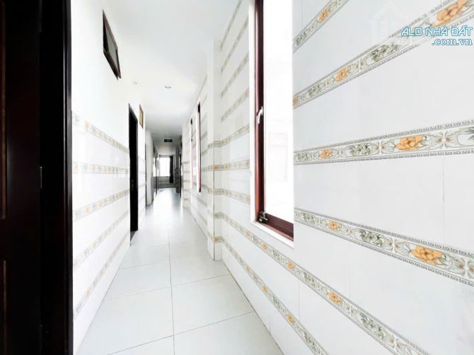 KHÁCH SẠN TRUNG TÂM 4 TẦNG - LÔ ĐÔI- DÒNG TIỀN TỐT- NGAY BẾN XE- GIÁ HẤP DẪN - 6