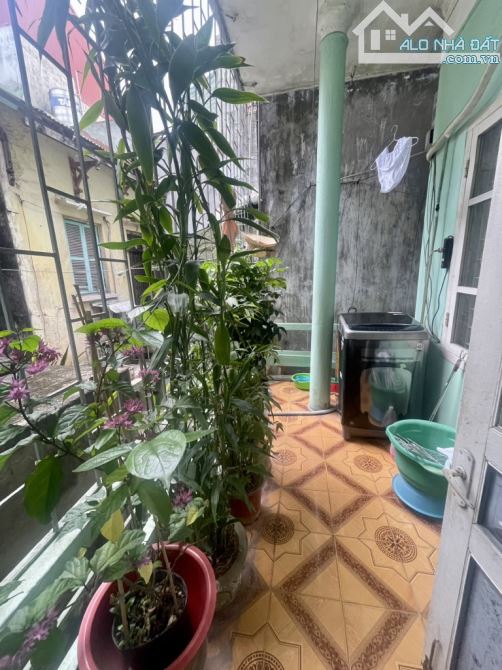 CÁCH 1 NHÀ RA PHỐ TÔ HIẾN THÀNH - 42m2 - 3 tầng - 6