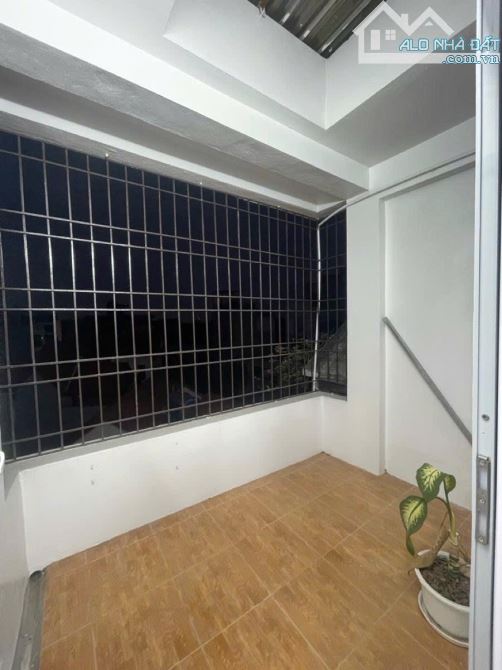Ô tô ngủ trong nhà - gần chợ Ngọc Thụy - 5 tầng - 7,5 tỷ - 7