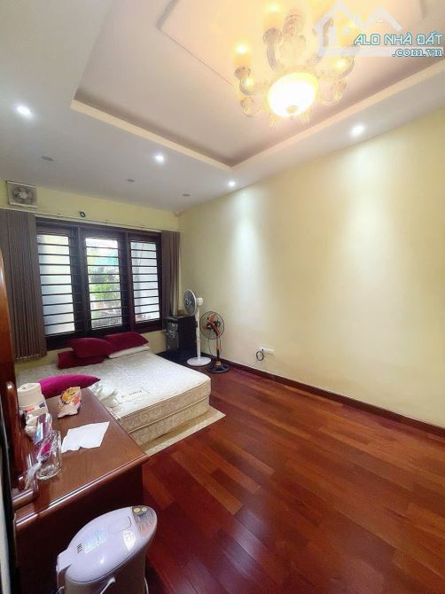 Bán căn LKBT Phùng Khoang 147m2*MT 7m. Phân lô Ôtô tránh vỉa hè. Sân vườn rộng. Giá 29 tỷ - 7