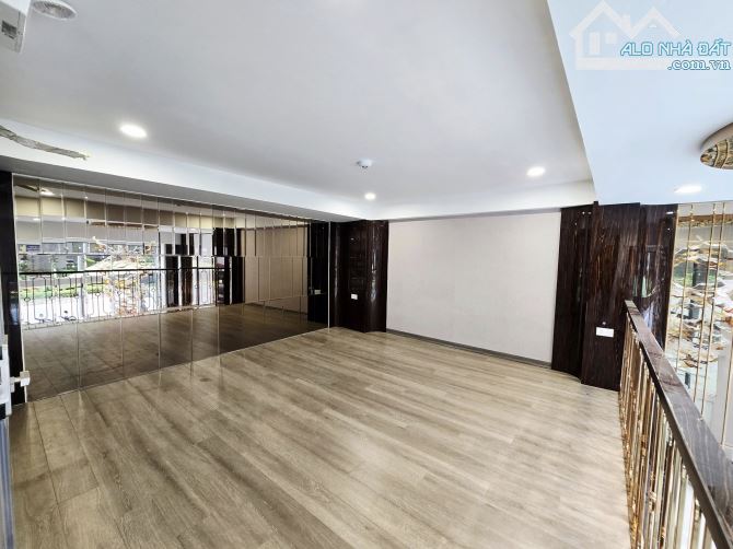 Nhà đẹp 8 tầng, 35m, thang máy, MT mênh mông, vỉa hè đá bóng, Phạm Văn Đồng - 7
