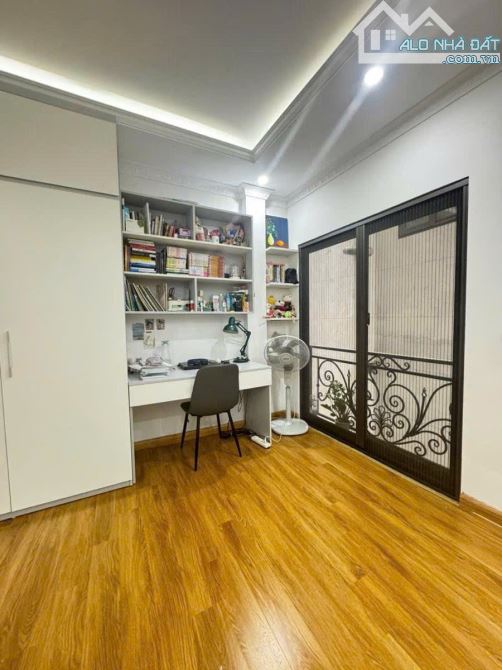 Ô tô đỗ cửa-trong đê Ngọc Thụy- 5 tầng đẹp - 6,5 tỷ - 8