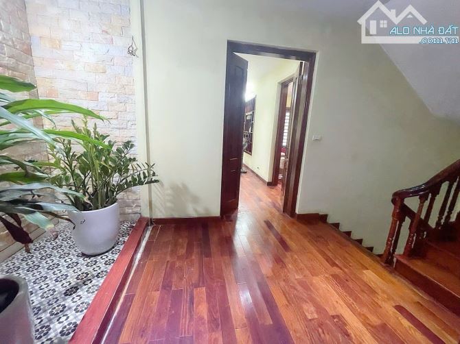 Bán căn LKBT Phùng Khoang 147m2*MT 7m. Phân lô Ôtô tránh vỉa hè. Sân vườn rộng. Giá 29 tỷ - 8