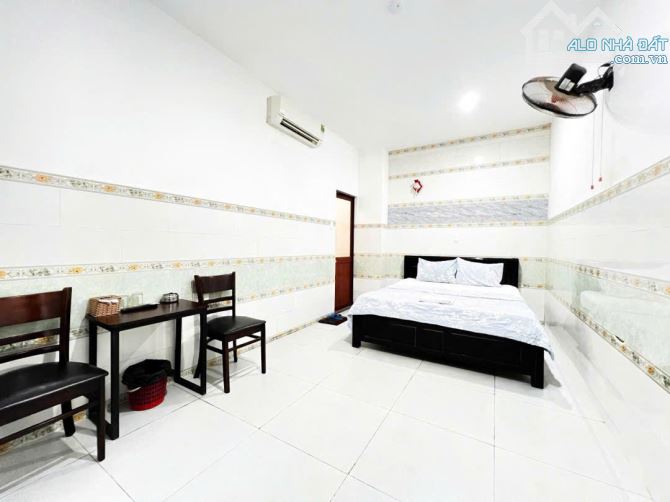 KHÁCH SẠN TRUNG TÂM 4 TẦNG - LÔ ĐÔI- DÒNG TIỀN TỐT- NGAY BẾN XE- GIÁ HẤP DẪN - 8