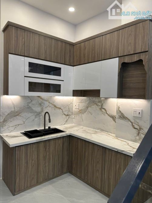 Tân Hòa Đông , P14 , Q6. -DT : 3 x 11 ,3 tầng. Giá 4,9 tỷ TL.   -Kết cấu : Trệt 2 lầu - 8