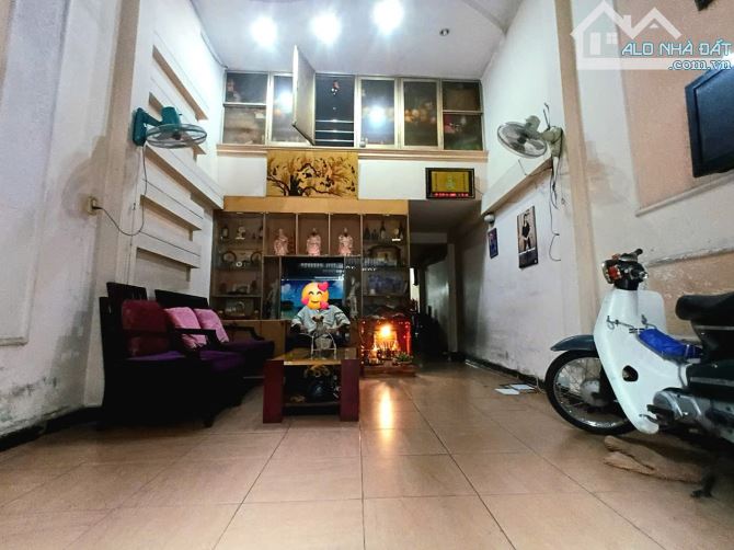 Nhà bán: đường An Dương Vương. Q5. DTSD 67m2 . 4 tầng. Giá 18,5 tỷ - 8
