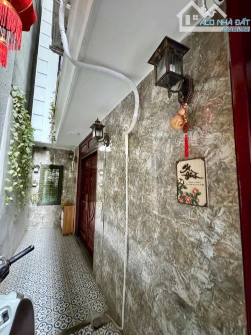 Ô tô đỗ cửa-trong đê Ngọc Thụy- 5 tầng đẹp - 6,5 tỷ - 9