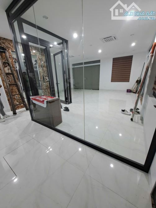 Cho thuê Vp nhà ngõ 69 phố Trần Quốc Hoàn, Cầu Giấy. DT 65m2 x 2 tầng riêng biệt - 2