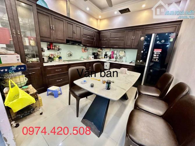 NHÀ DÂN XÂY LẠC LONG QUÂN, 42M2, Quanh 11 TỶ