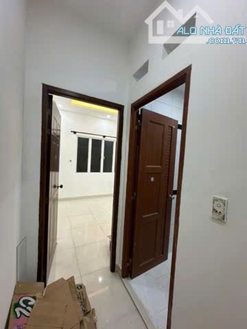 Nhà mới ở ngay sát bến xe miền tây, đối diện khu tên lửa 40m2 3 lầu 5.1 tỷ