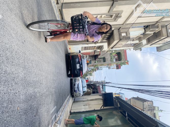 Nhà Hai Mặt Ngõ, Ô Tô Tải Chạy Vòng Quanh, Kim Nỗ, Đông Anh, Hà Nội - 1