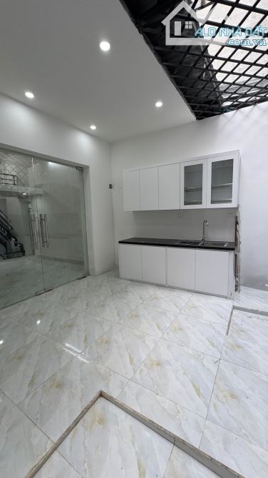 Nhà đẹp ở luôn Đội Cấn Ba Đình. Sổ vuông 36m, 2 tầng MT5m Giá 5.1 tỷ