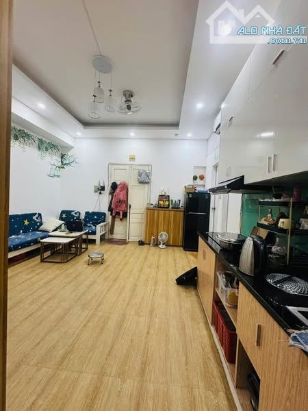 Căn Chung cư đẹp ở luôn Trần Quý Kiên Cầu Giấy. Sổ 50m 3 ngủ 2WC Giá 6 tỷ