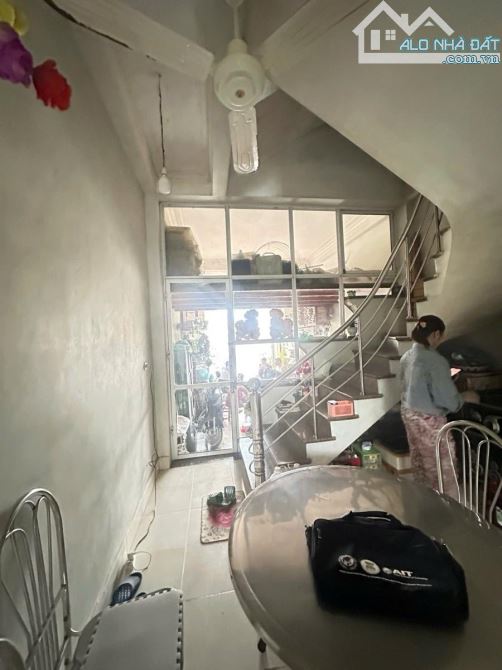 Mặt phố Đông Ngạc Bắc Từ Liêm. Sổ vuông 46m, 3 tầng MT4m Giá 10 tỷ Ô tô đỗ cửa ngày đêm