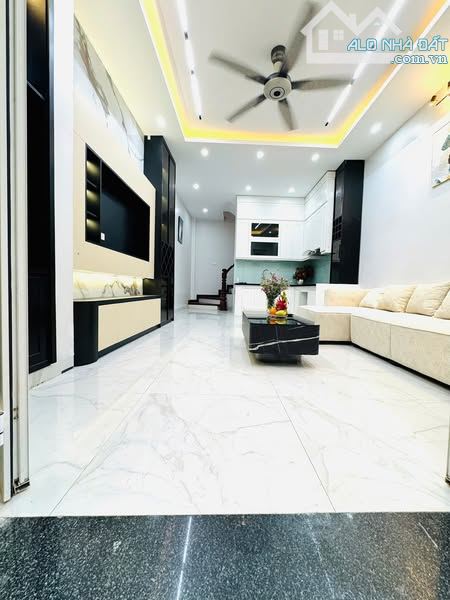 Nhà đẹp ở luôn Đông Ngạc Bắc Từ Liêm. Sổ vuông 31m, 5 tầng MT3m2 Giá 5.1 tỷ