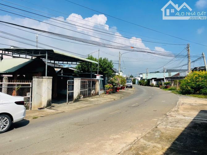 Bán Căn Nhà Mặt Tiền Đường Tôn Đức Thắng-Thị Trấn Đất Đỏ -Huyện Long Đất-Tỉnh BRVT Dt 297m