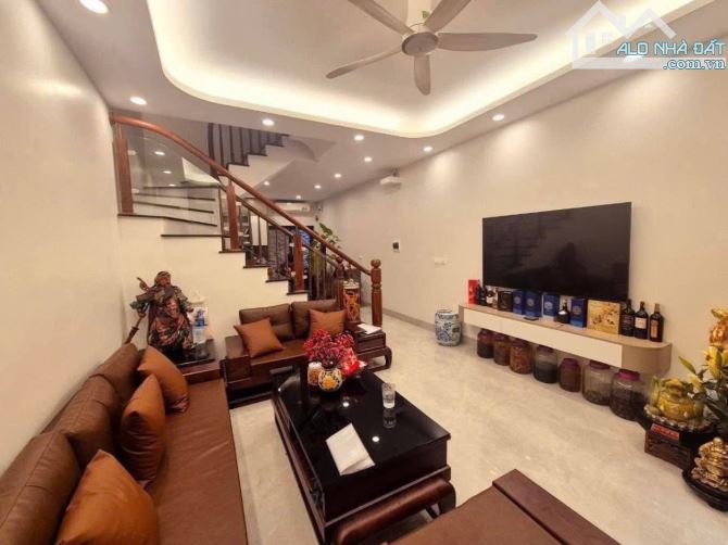 CHÍNH CHỦ BÁN NHÀ TRUNG TÂM MỄ TRÌ – 41M² x 5 TẦNG – NGÕ THÔNG, GẦN OTO – KD TỐT