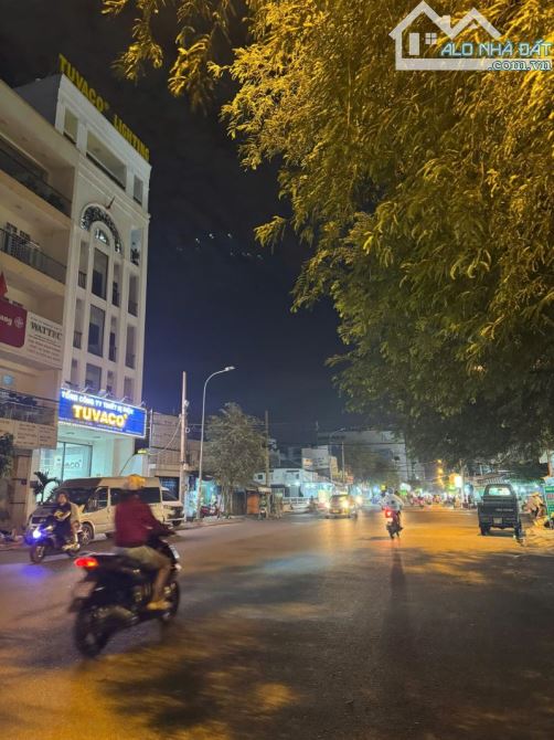 PHẠM VĂN BẠCH TÂN BÌNH ,DT 4,3×20 , 2 TẦNG ,HXH GẦN CHỢ ,NHỈNH 5 TỶ