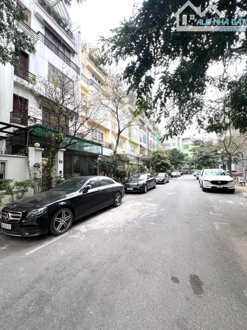 Bán nhà Trương Chinh-Thanh Xuân 92m2 5Tầng MT5.5m-Đường to như phố 3 ô tô tránh,vỉa hè
