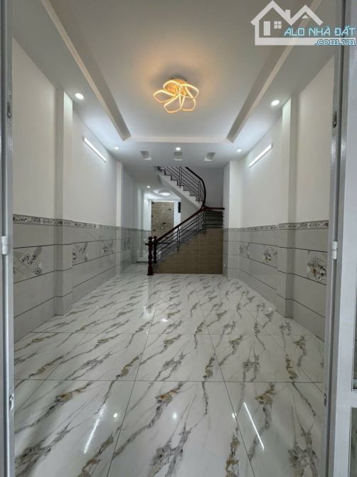 Nhà trệt + 2 lầu 4x16 hẻm 1 sẹc LÊ VĂN QUỚI - Giá 6,39 tỷ