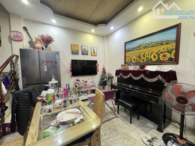 NHÀ 5 TẦNG DÂN XÂY - NGỌC THUỴ - OtO TRÁNH - TRUNG TÂM