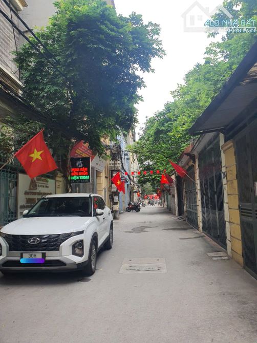 Bán tòa nhà 7 tầng phố Hoàng Văn Thái - Phân lô Quân Đội,ô tô tải tránh, 70m2x7T thang máy